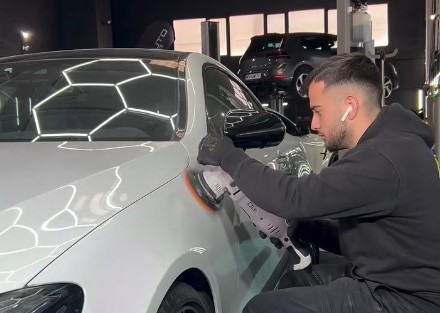 Coche con brillo extremo